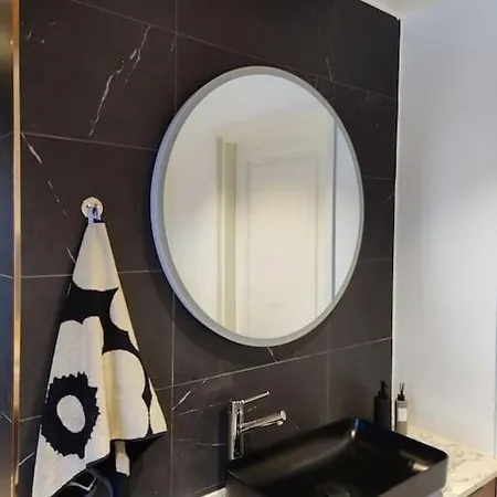 Cosy - Two Bedrooms, Sauna And Free Parking, Wi-fi *