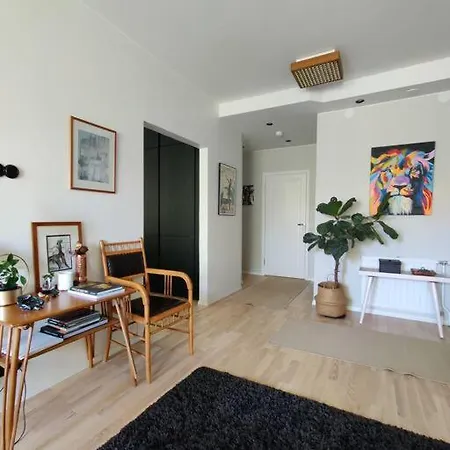 Daire Cosy - Two Bedrooms, Sauna And Free Parking, Wi-fi *