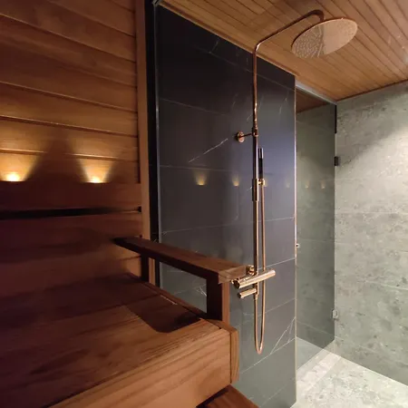 Cosy - Two Bedrooms, Sauna And Free Parking, Wi-fi Daire *