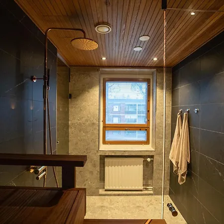 Cosy - Two Bedrooms, Sauna And Free Parking, Wi-fi Daire