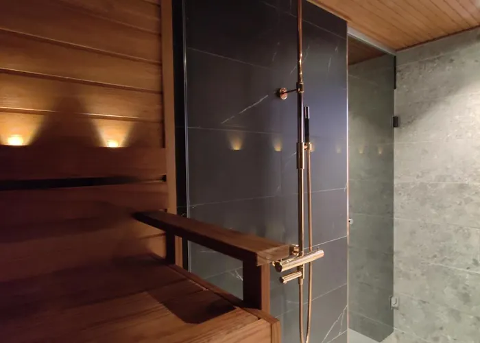 Cosy - Two Bedrooms, Sauna And Free Parking, Wi-fi شقة *